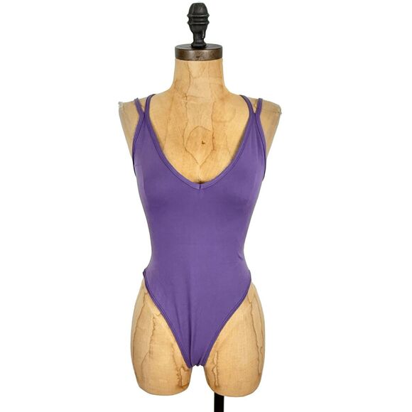 CAPELLA Crisscross Back-Out Bodysuit M Light Purple Lightweight Knit Tanga B47 - Picture 4 of 7
